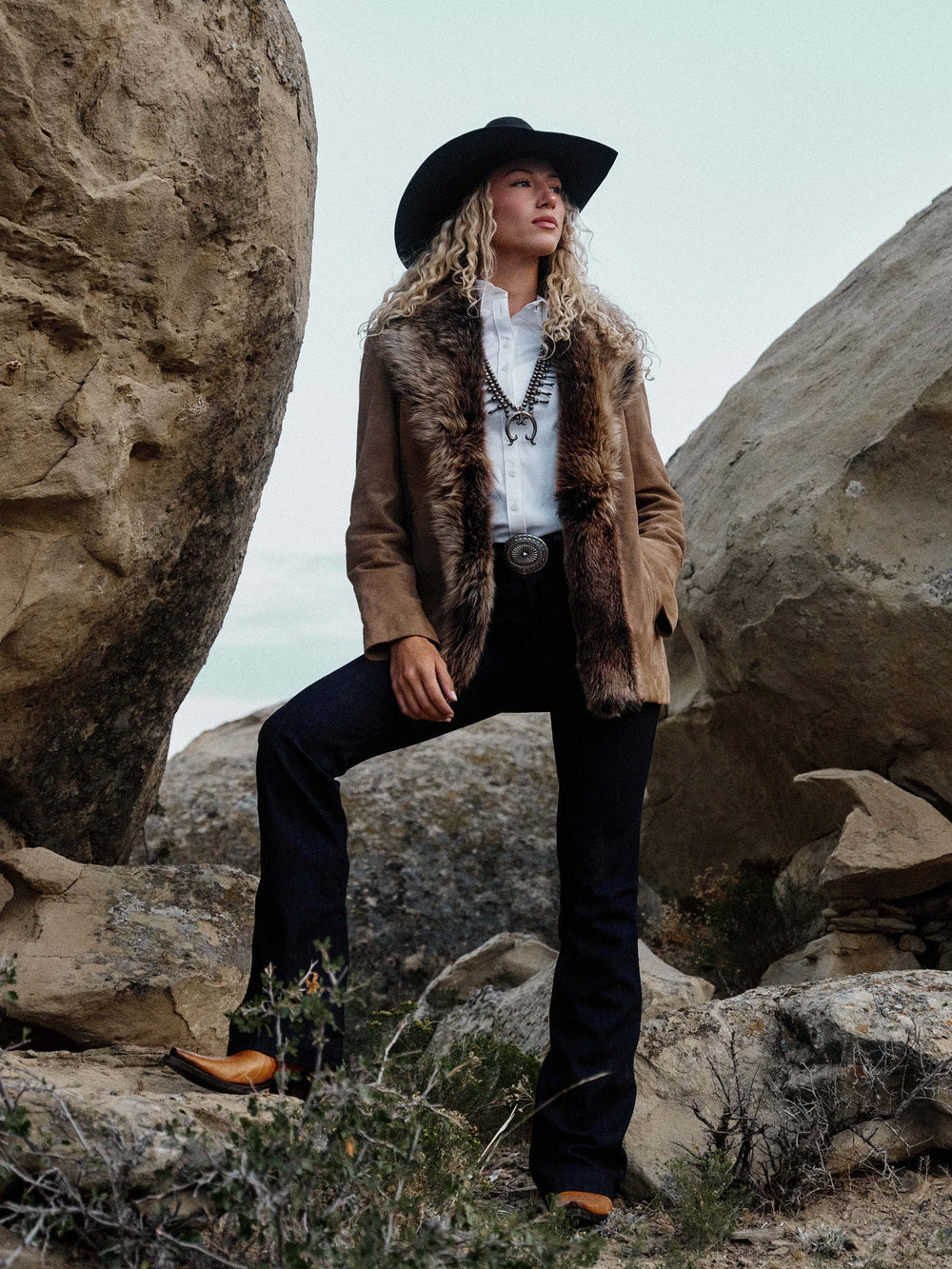 Women's Suede Coat With Toscana Shearling Collar - Schaefer Outfitter